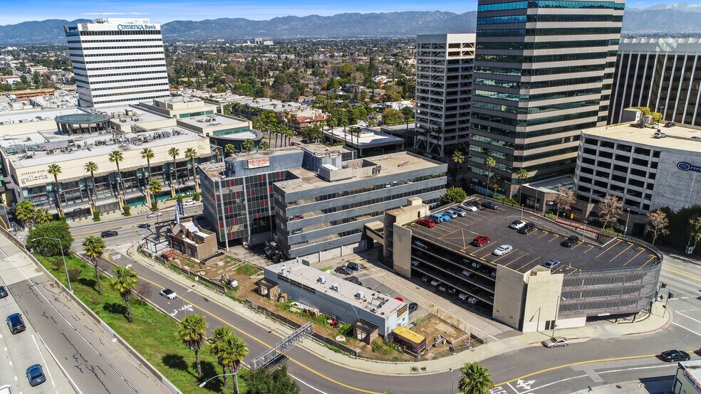 15322 Ventura Blvd, Sherman Oaks, CA à louer - Photo du bâtiment - Image 3 de 7