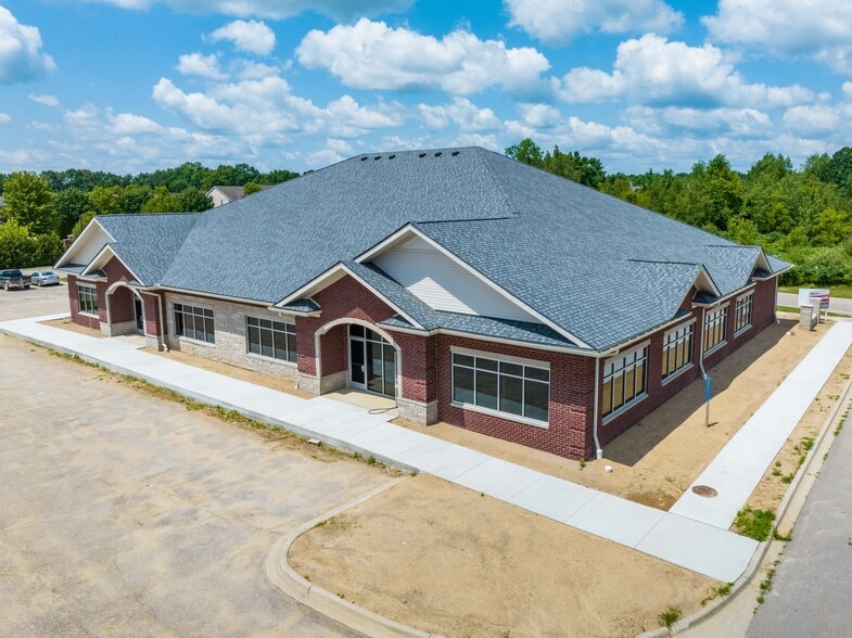 6400 Waldon Center Dr, Clarkston, MI à louer - Photo du bâtiment - Image 2 de 8