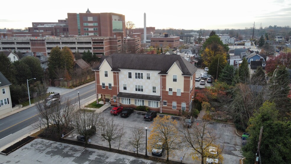 918 & 924 County Line Rd portfolio of 2 properties for sale on LoopNet.ca - Building Photo - Image 3 of 13