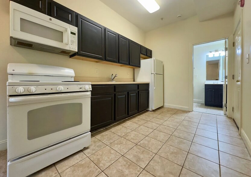 214 E Biddle St, Baltimore, MD à vendre - Photo du bâtiment - Image 2 de 10