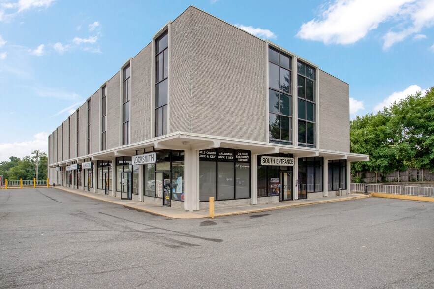 6201 Leesburg Pike, Falls Church, VA à louer - Photo du bâtiment - Image 2 de 7
