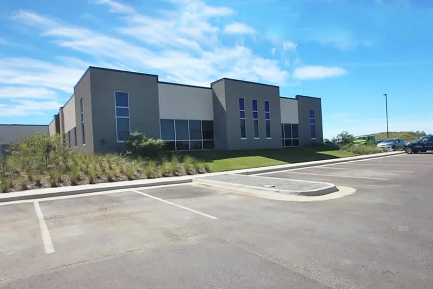 410 Travertine, Ardmore, OK for sale - Building Photo - Image 2 of 15