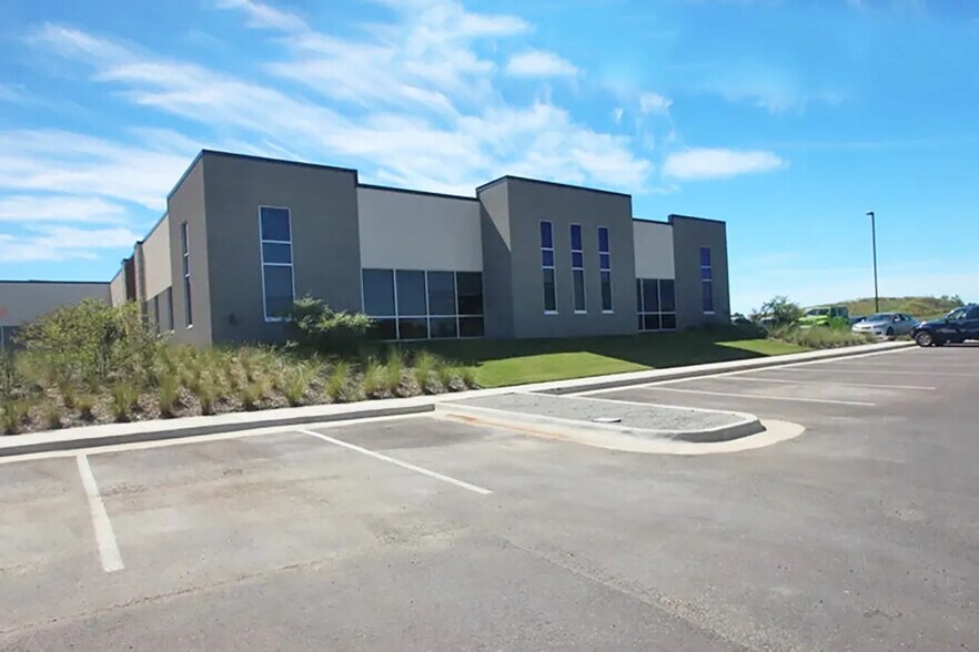 410 Travertine, Ardmore, OK à vendre - Photo du bâtiment - Image 2 de 15