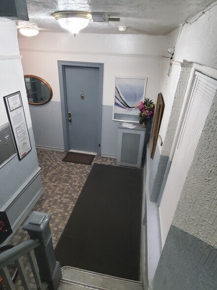 988 Dumont Ave, Brooklyn, NY à vendre - Hall d’entrée - Image 3 de 4