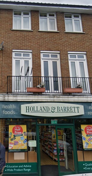 35 Oakdene Parade, Cobham for lease - Primary Photo - Image 1 of 1