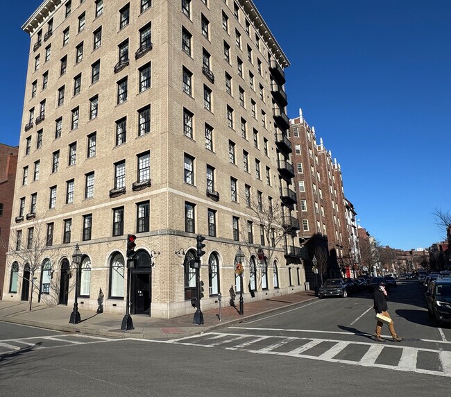 Plus de détails pour 68 Beacon St, Boston, MA - Multi-résidentiel à vendre