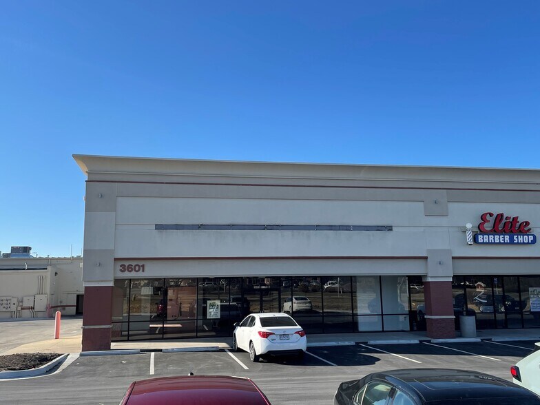 405 E Nifong Blvd, Columbia, MO à louer - Photo du bâtiment - Image 2 de 8