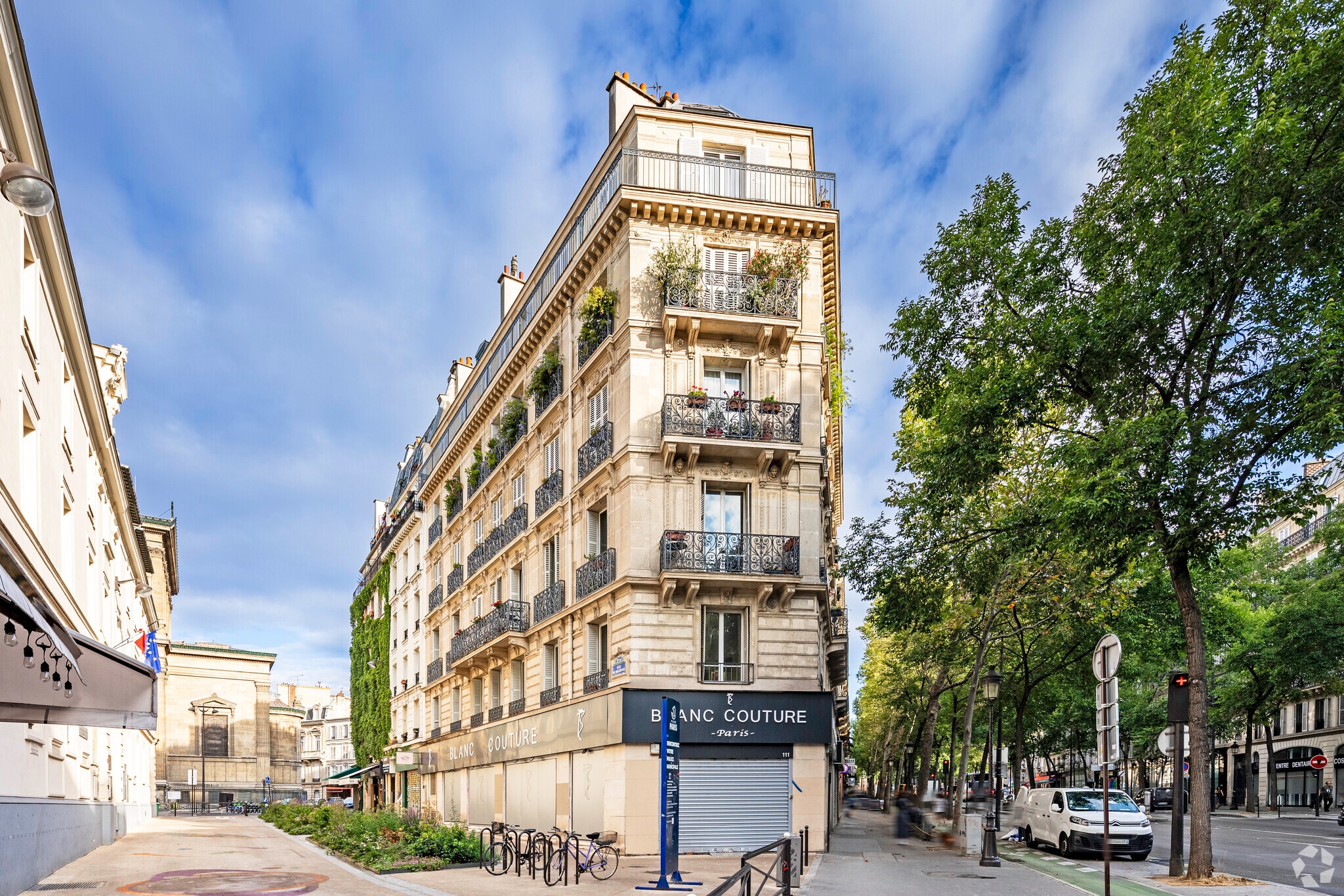 Office in Paris for lease Building Photo- Image 1 of 2