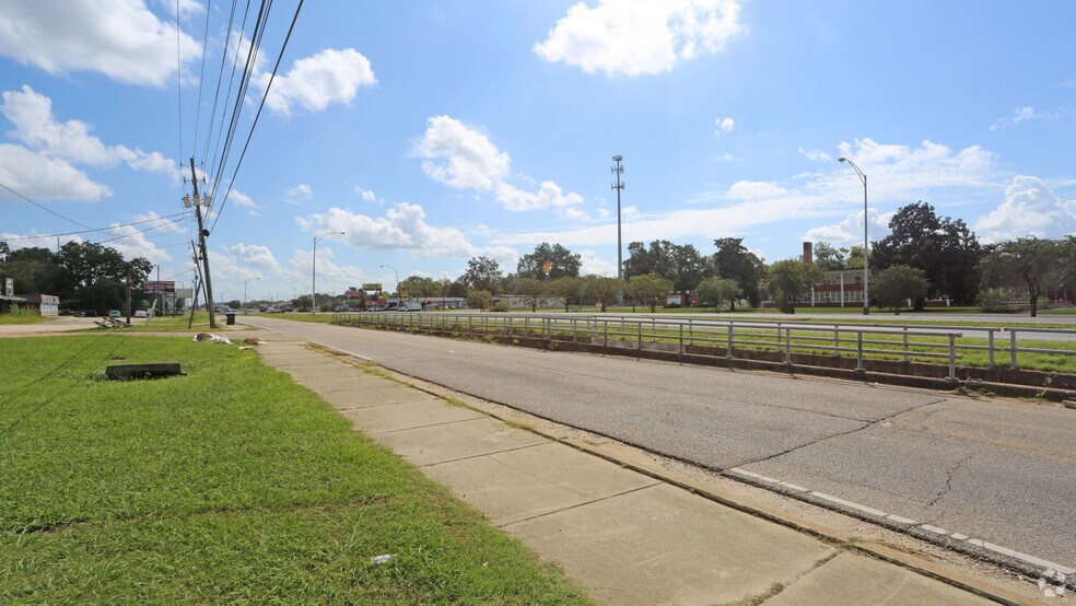 117 E South Blvd, Montgomery, AL à vendre - Photo du bâtiment - Image 2 de 2