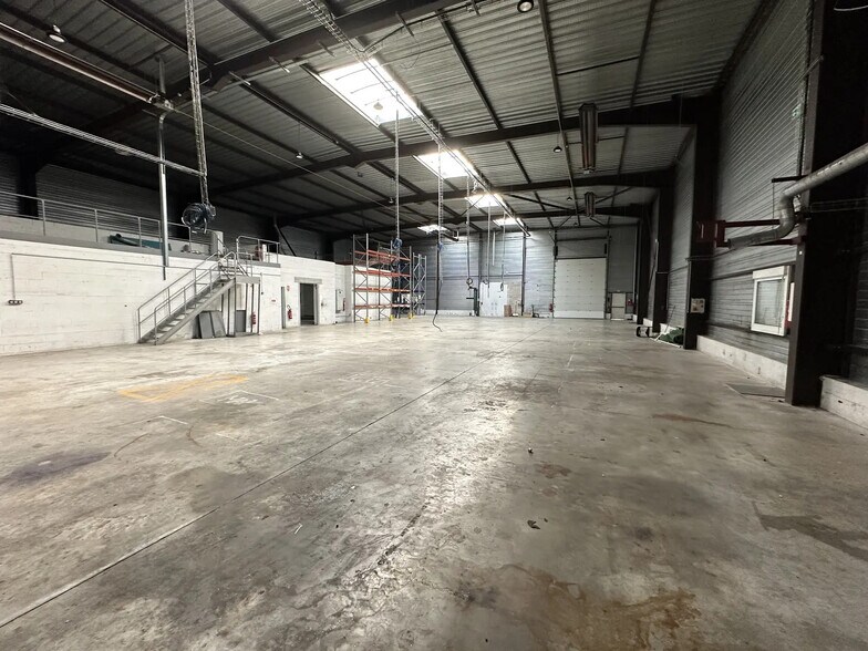 Industrial in Reims for lease - Interior Photo - Image 1 of 4