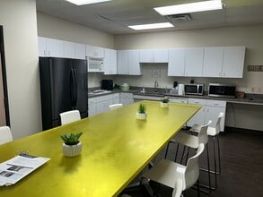 817 Greenview Dr, Grand Prairie, TX à louer Photo intérieure- Image 1 de 8