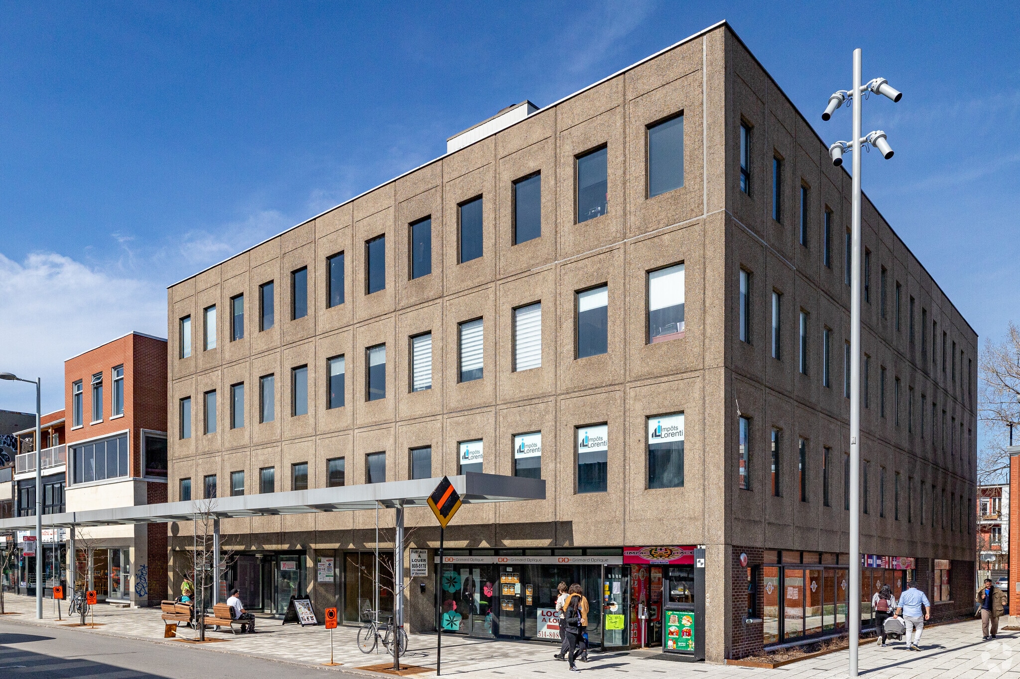 7091-7111 Rue Saint-Hubert, Montréal, QC à vendre Photo principale- Image 1 de 3