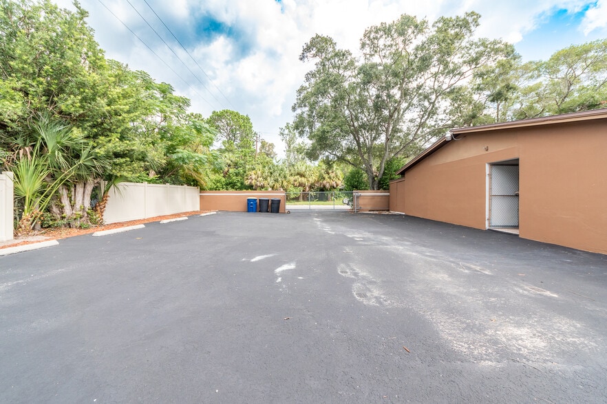 300 S Saturn Ave, Clearwater, FL for sale - Building Photo - Image 3 of 22