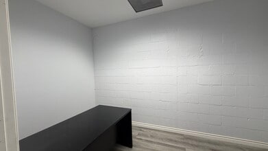 10545 Burbank Blvd, North Hollywood, CA for lease Interior Photo- Image 2 of 6