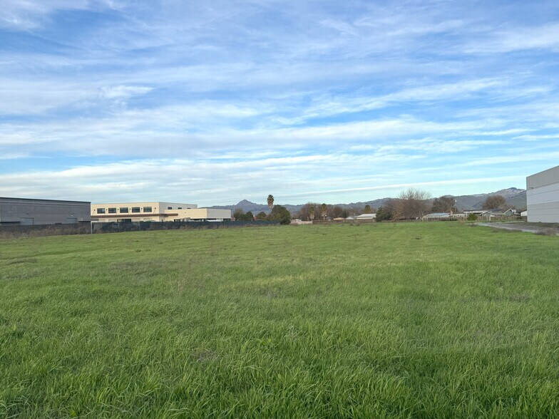 2101 Bert Dr, Hollister, CA for sale - Building Photo - Image 1 of 7