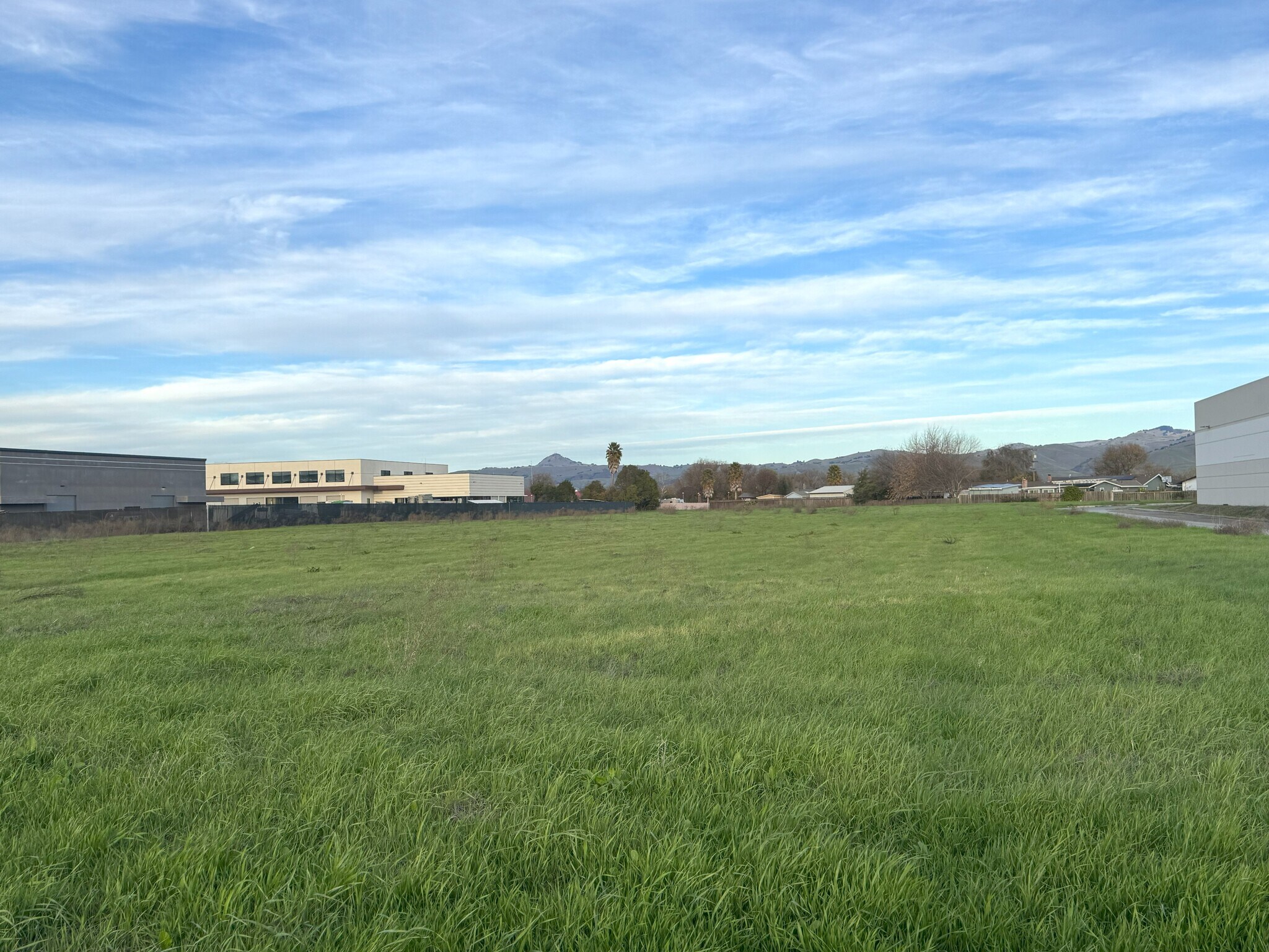 2101 Bert Dr, Hollister, CA à vendre Photo du bâtiment- Image 1 de 8