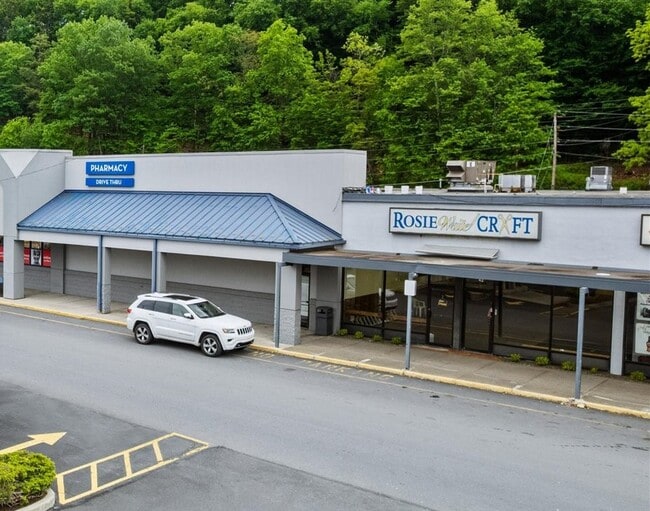 Plus de détails pour 42 Kings Vlg, Minersville, PA - Commerce de détail à louer