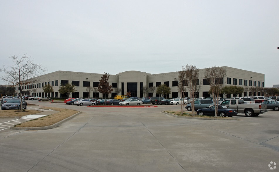 8700 Freeport Pkwy, Irving, TX à louer - Photo du bâtiment - Image 1 de 3