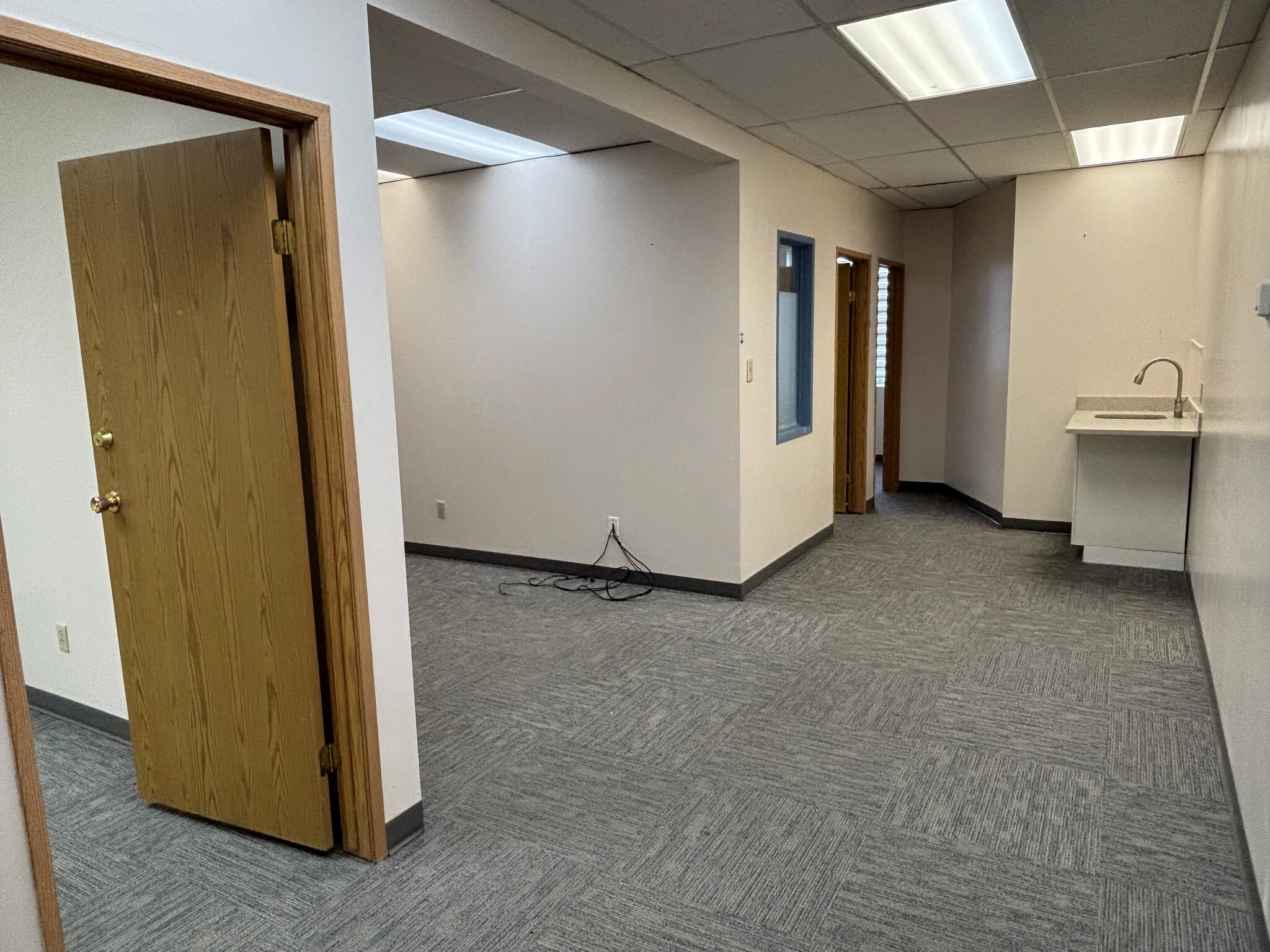 222 16th Ave NE, Calgary, AB for lease Interior Photo- Image 1 of 4