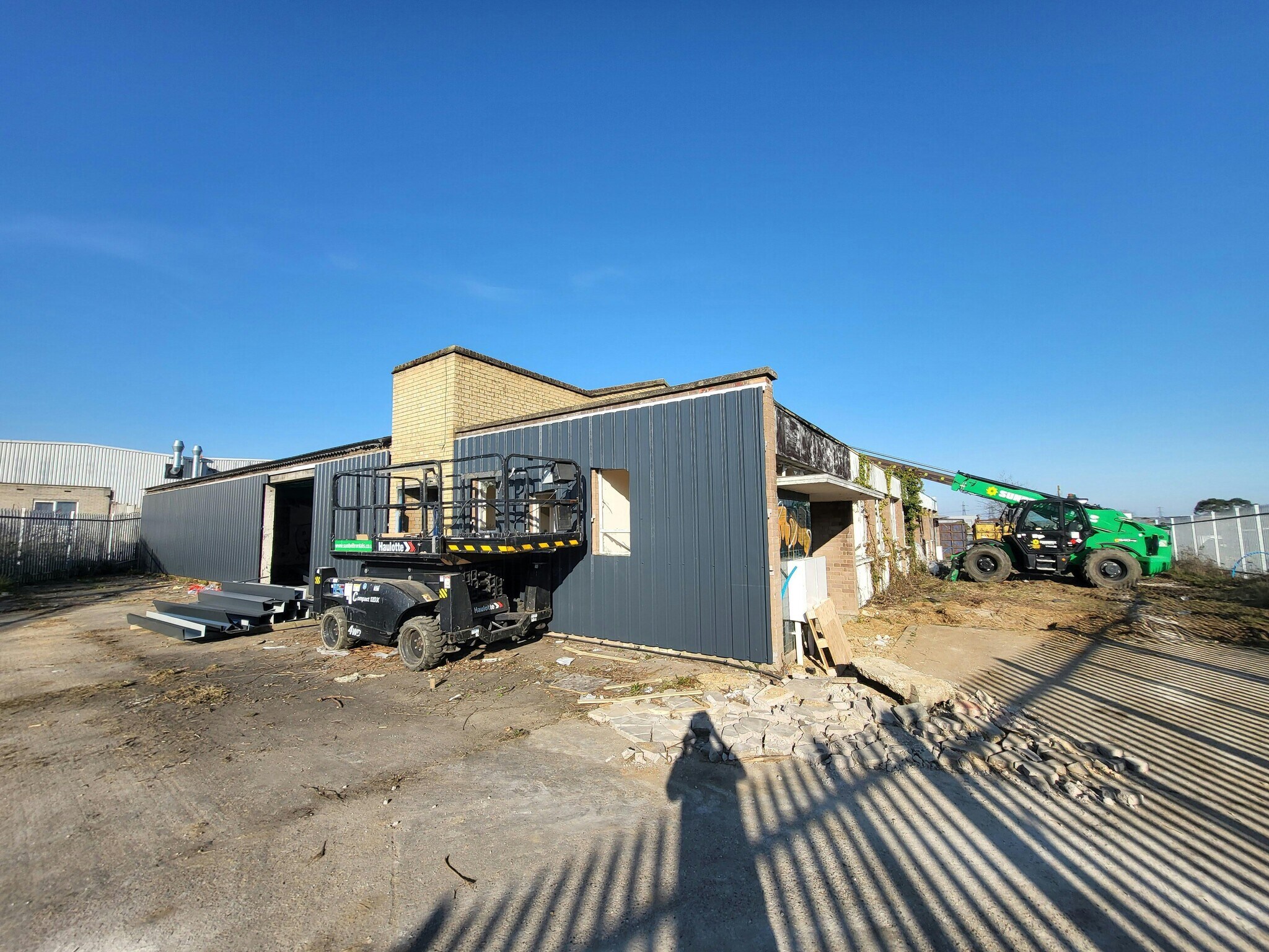 Bruce Grv, Wickford for lease Building Photo- Image 1 of 23