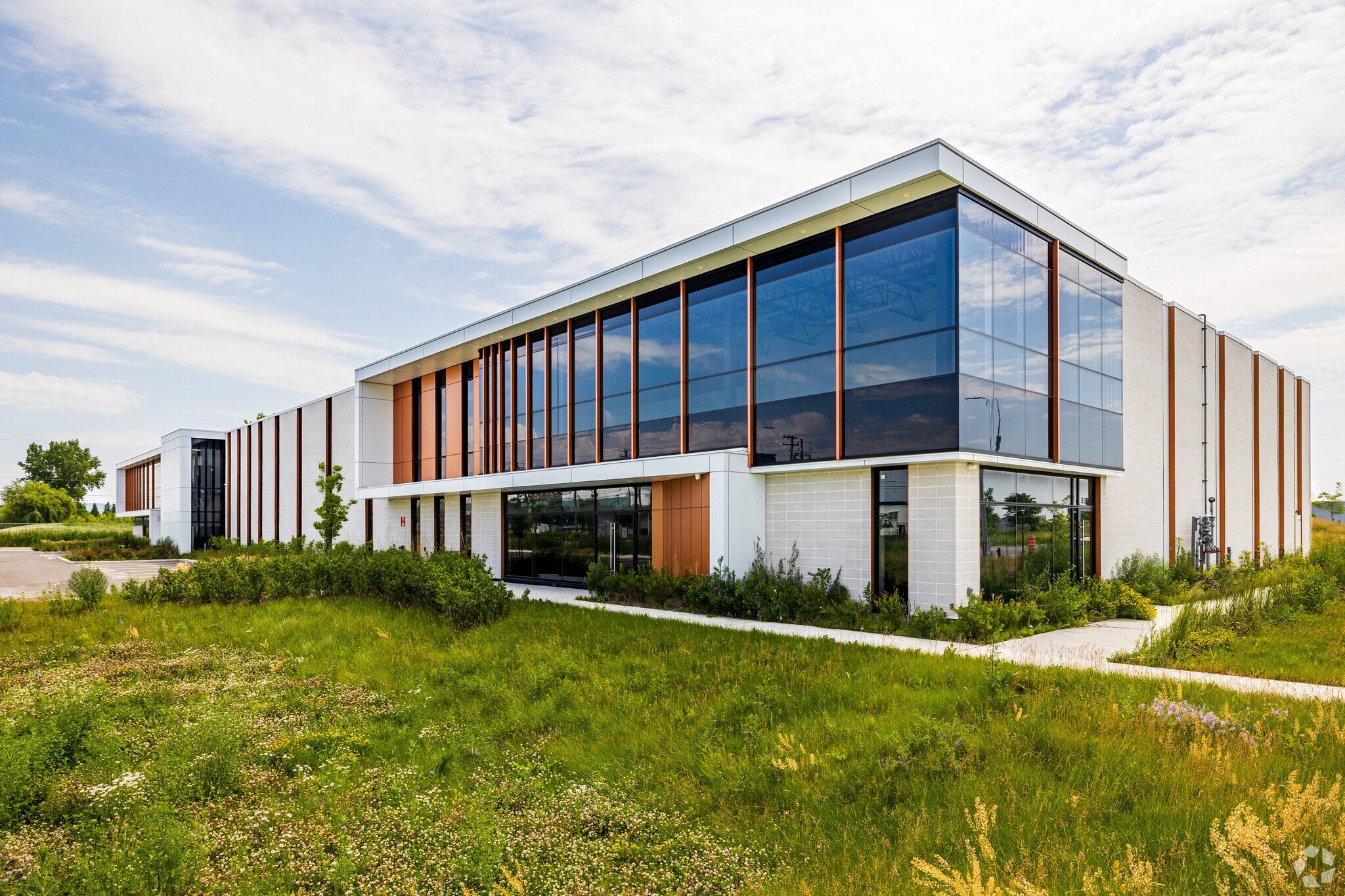 6301 Rte De L'aéroport, Saint-hubert, QC for sale Building Photo- Image 1 of 5