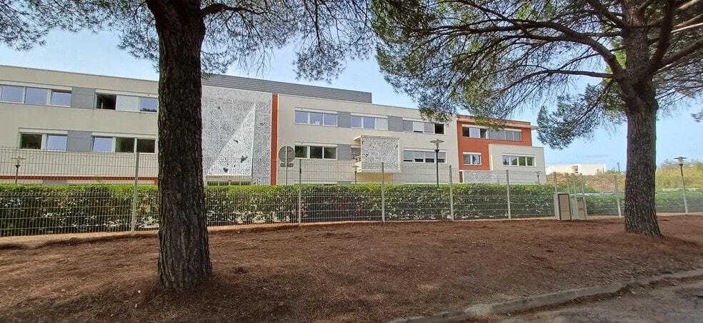 Office in Baillargues for lease - Building Photo - Image 2 of 5