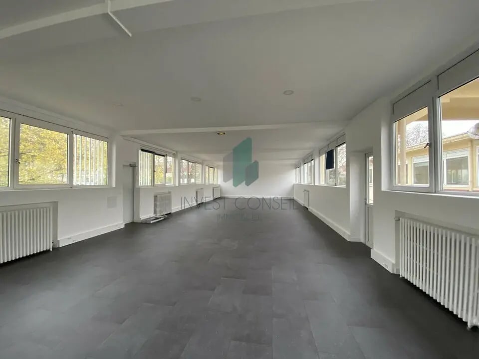 Office in Nanterre for lease Interior Photo- Image 1 of 7
