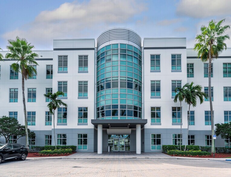 8200 NW 33rd St, Doral, FL à louer - Photo du bâtiment - Image 1 de 35