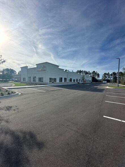 2276 Village Square Pky, Fleming Island, FL à louer - Photo du bâtiment - Image 1 de 17