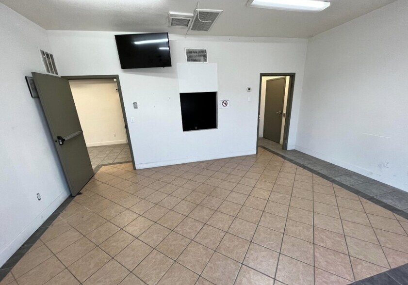 1691 Industrial Blvd, Lake Havasu City, AZ à vendre - Photo du bâtiment - Image 2 de 7