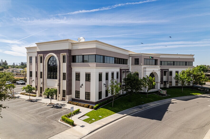 11117 River Run Blvd, Bakersfield, CA à louer - Photo du bâtiment - Image 2 de 12