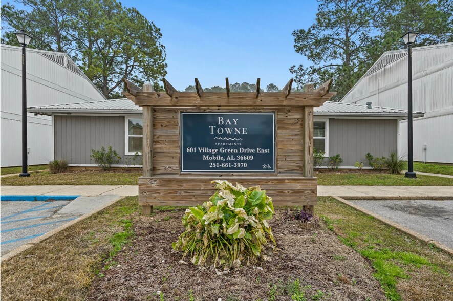 601 Village Green Dr, Mobile, AL à vendre - Photo de l’enseigne - Image 3 de 17