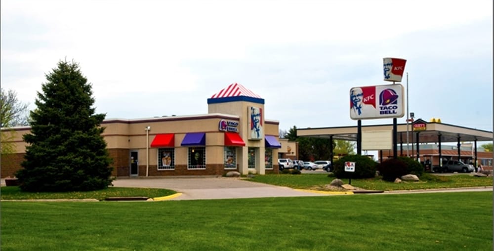 10 Plaza Dr, Clear Lake, IA for lease Primary Photo- Image 1 of 25