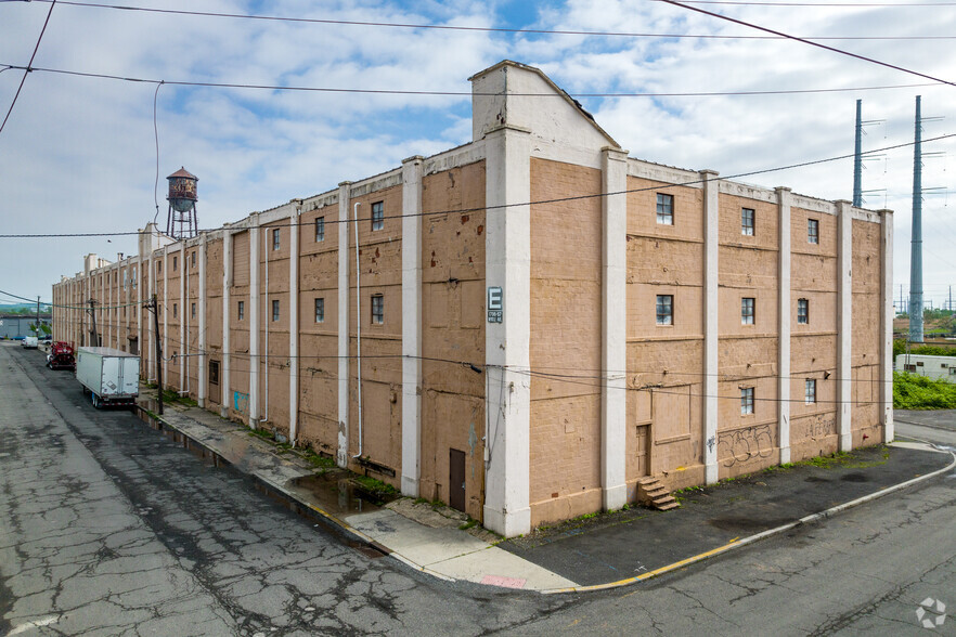 1735 Myrtle St, Elizabeth, NJ for sale - Primary Photo - Image 1 of 6