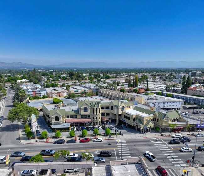 Plus de détails pour 18645-18663 Ventura Blvd, Tarzana, CA - Commerce de détail à vendre