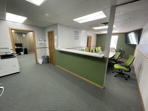 7671 Central Ave NE, Fridley, MN à louer Photo intérieure- Image 2 de 4