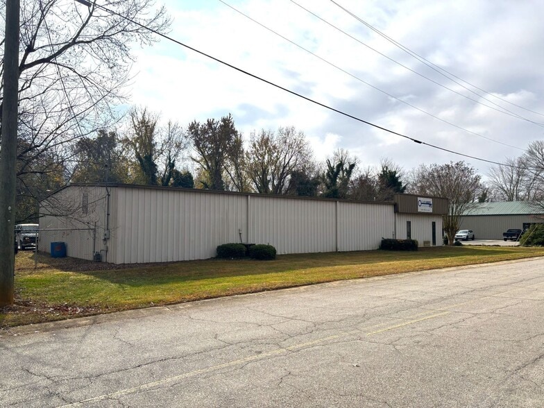 2076 Allied Dr, Gainesville, GA for lease - Building Photo - Image 2 of 6