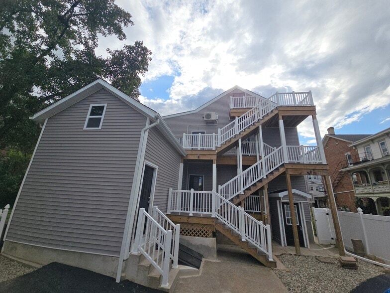 121 S Main St, Alburtis, PA à vendre - Photo du bâtiment - Image 2 de 11