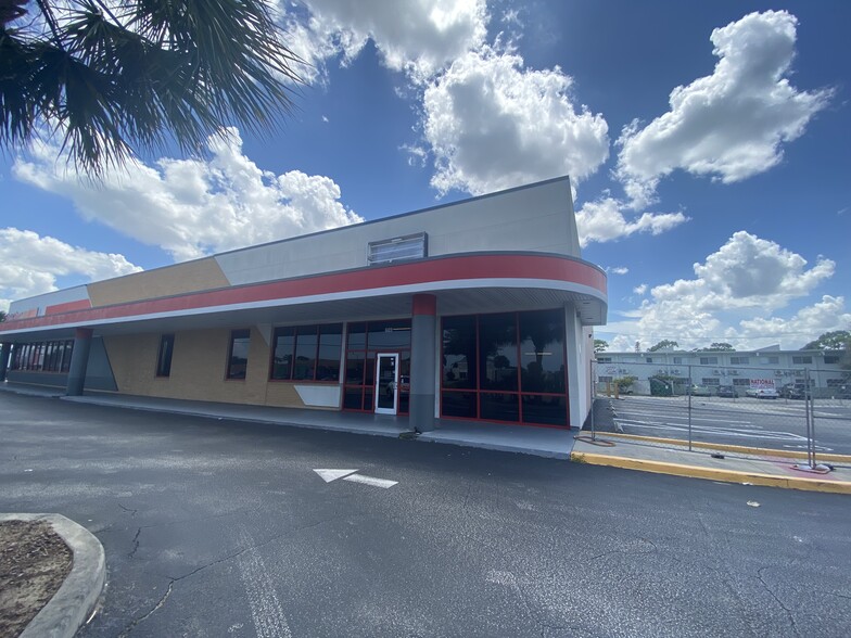 675-685 N Courtenay Pky, Merritt Island, FL for lease - Building Photo - Image 1 of 6