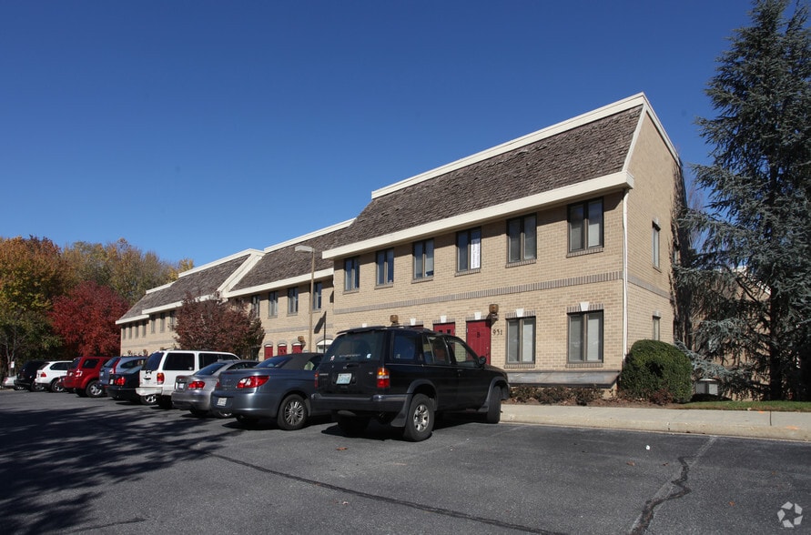 931-947 Russell Ave, Gaithersburg, MD for lease - Building Photo - Image 2 of 67