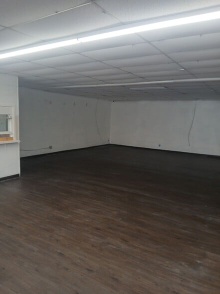 6111 SRL Thornton Freeway, Dallas, TX for lease - Building Photo - Image 2 of 20