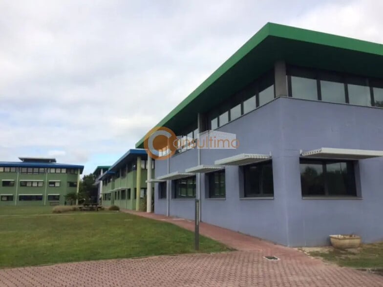 Office in Canéjan for lease - Building Photo - Image 2 of 5