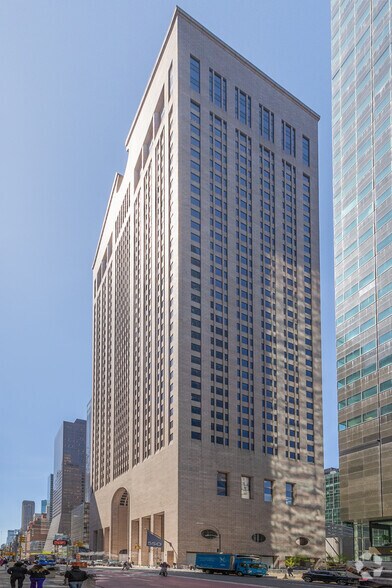 550 Madison Ave, New York, NY for lease - Building Photo - Image 1 of 16