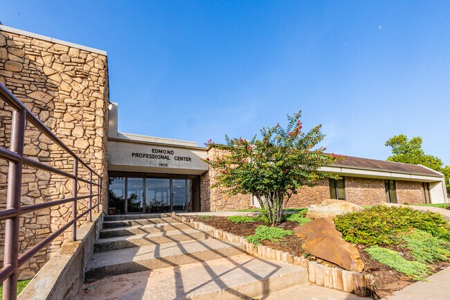 More details for 1603 E 19th St, Edmond, OK - Coworking for Lease