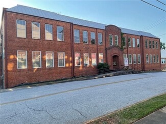 Plus de détails pour 201 N College St, Walhalla, SC - Spécialité à vendre