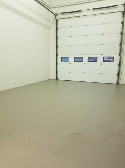 11402-11408 100 St, Grande Prairie, AB for lease - Interior Photo - Image 3 of 8