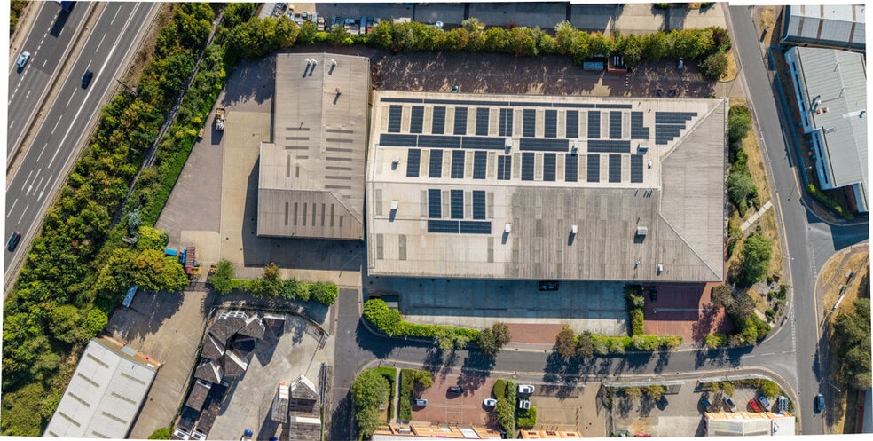 Woburn Road Industrial Estate portfolio of 2 properties for sale on LoopNet.ca - Building Photo - Image 2 of 23
