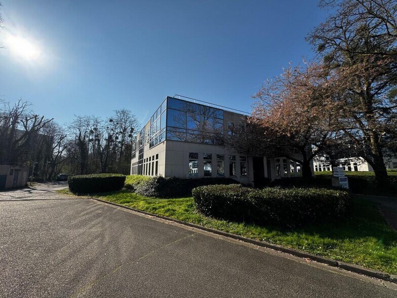 10 Allée Rosa Luxemburg, Eragny for lease - Building Photo - Image 2 of 6