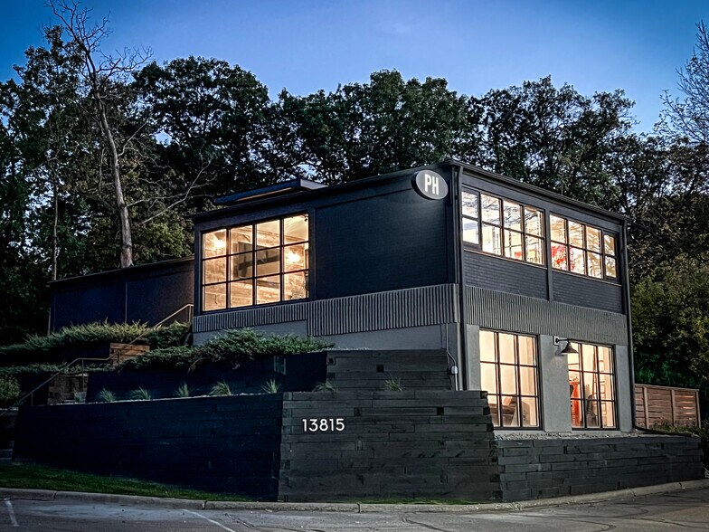 13815 Ridgedale Dr, Hopkins, MN à vendre - Photo du bâtiment - Image 2 de 8