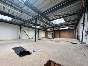 26 Rue Gaston Philippe, Saint-Denis for lease Interior Photo- Image 2 of 6